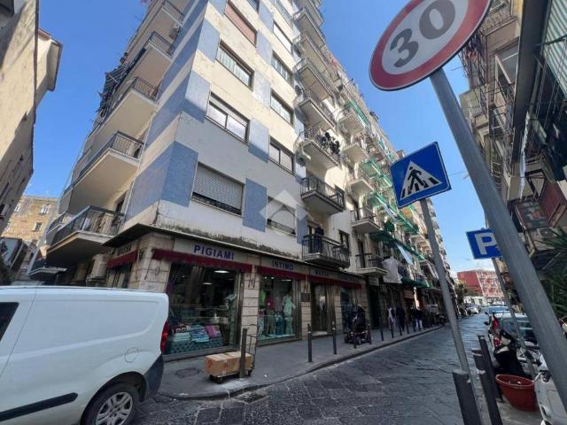 Locale Commerciale in vendita a Municipalità 2, Mercato