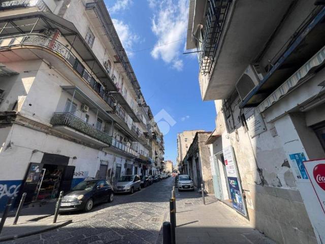 Locale Commerciale in vendita a Municipalità 2, Mercato