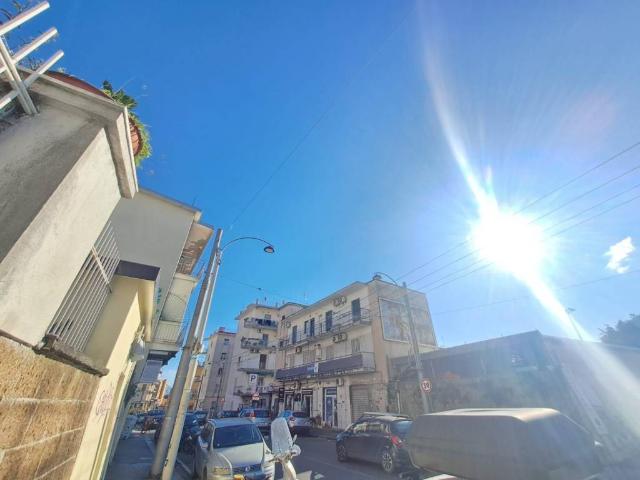 Locale Commerciale in vendita a Capodimonte, Napoli