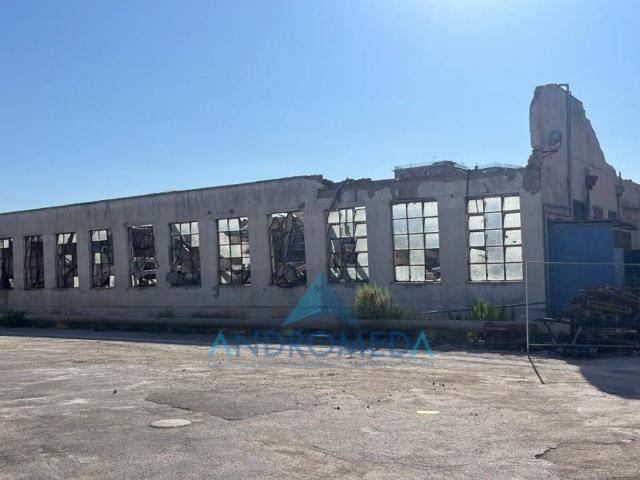 Locale Commerciale in vendita a Municipalità 6, San Giovanni A Teduccio