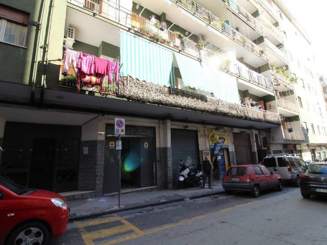 Locale Commerciale in vendita a Municipalità 3, Campania