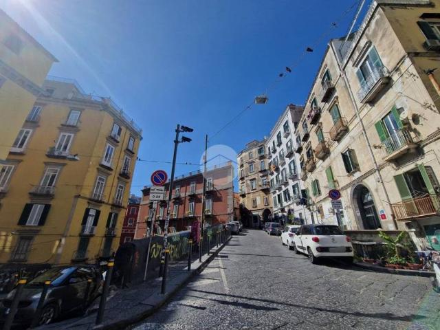 Locale Commerciale in vendita a Municipalità 2, Campania