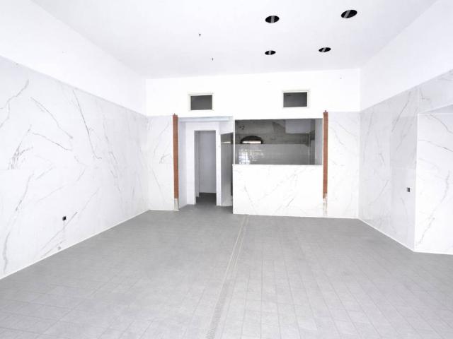 Locale Commerciale in vendita a Municipalità 6, Campania