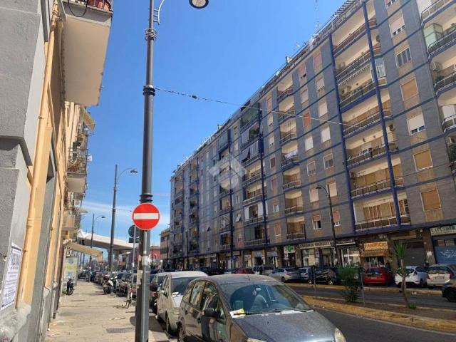 Locale Commerciale in vendita a Municipalità 4, Campania