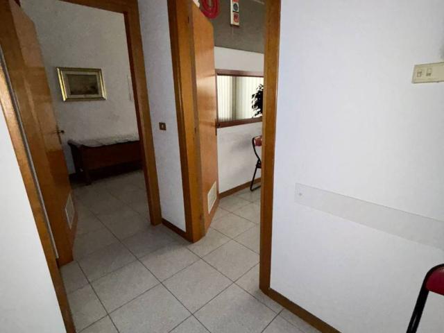Locale Commerciale in vendita a Municipalità 4, Campania