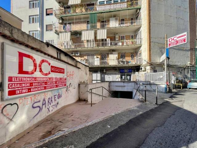 Locale Commerciale in vendita a Camaldoli, Campania