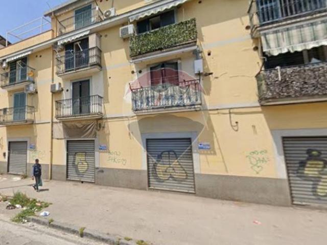 Locale Commerciale in vendita a Municipalità 7, San Pietro A Patierno