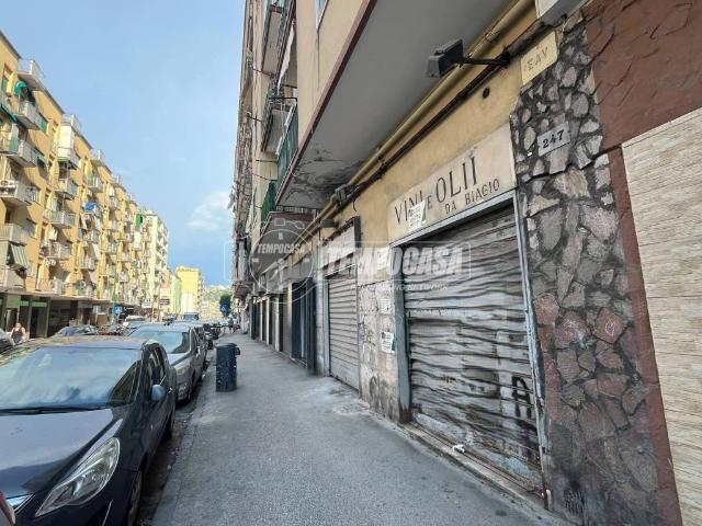 Locale Commerciale in vendita a Municipalità 10, Campania