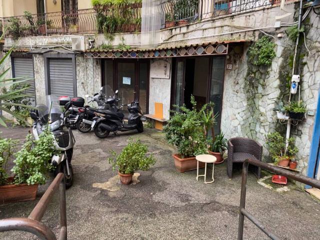 Locale Commerciale in vendita a Municipalità 5, Campania