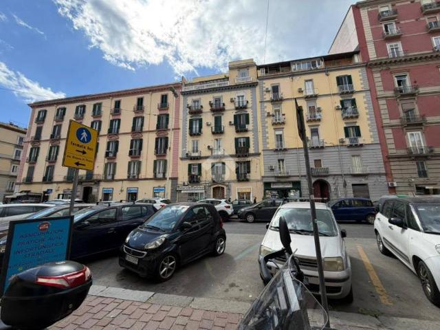 Locale Commerciale in vendita a Municipalità 1, Campania