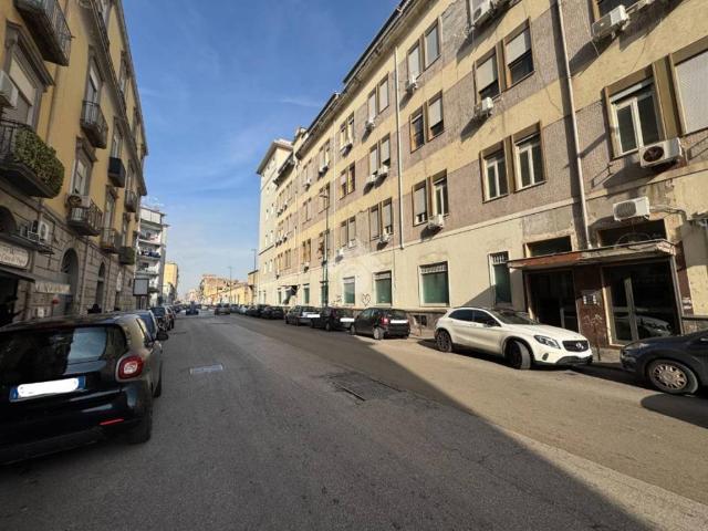 Locale Commerciale in vendita a Municipalità 6, San Giovanni A Teduccio