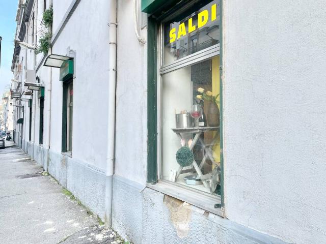 Locale Commerciale in vendita a Municipalità 4, Arenaccia