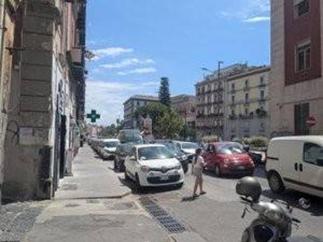 Locale Commerciale in vendita a Municipalità 1, Campania