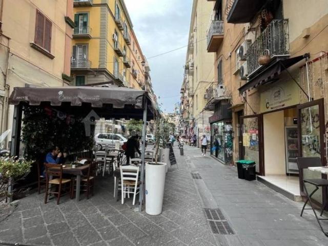 Locale Commerciale in vendita a Municipalità 2, Mercato