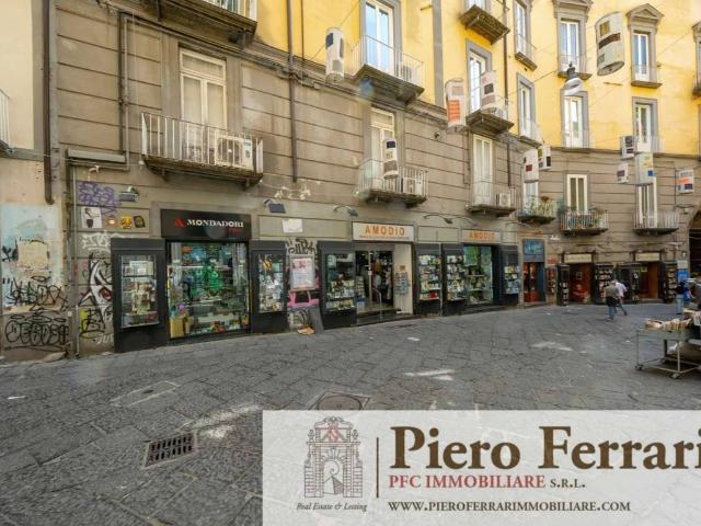 Locale Commerciale in vendita a Municipalità 2, Campania