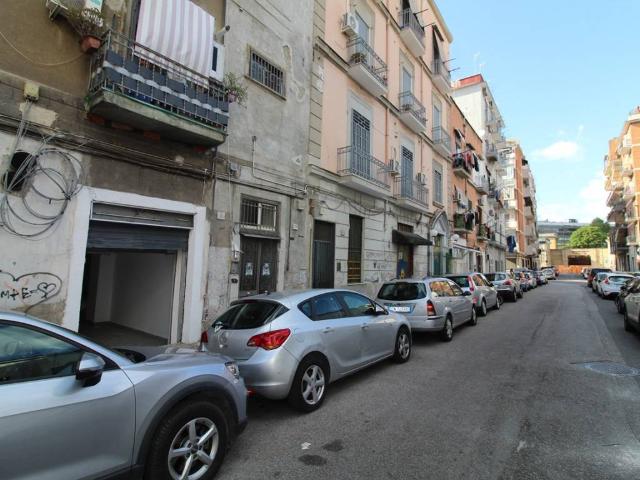 Locale Commerciale in vendita a Municipalità 4, Arenaccia