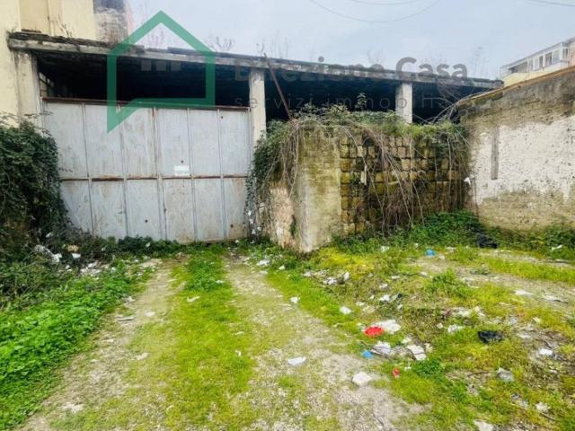 Locale Commerciale in vendita a Municipalità 6, Campania