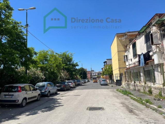 Locale Commerciale in vendita a Municipalità 6, Campania