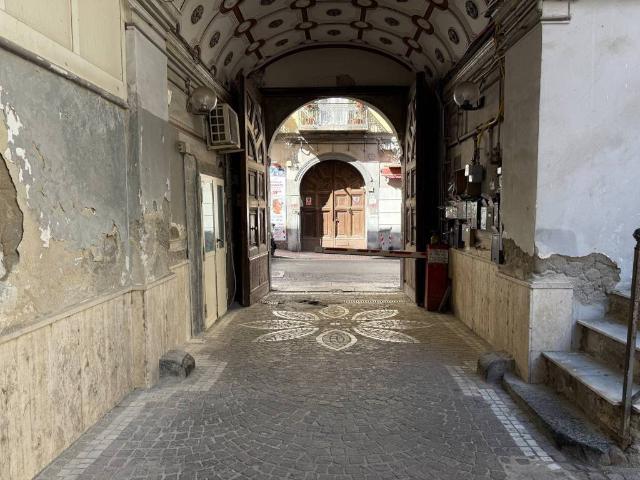 Locale Commerciale in vendita a Municipalità 7, Campania