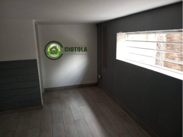 Locale Commerciale in vendita a Municipalità 10, Campania