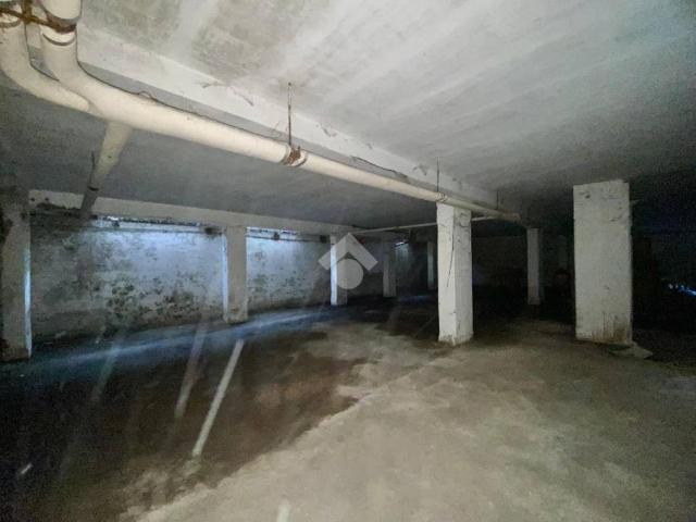 Locale Commerciale in vendita a Municipalità 7, Campania