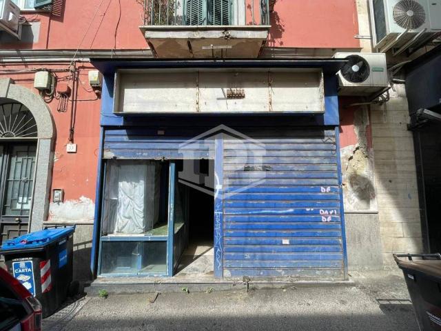 Locale Commerciale in vendita a Coroglio, Campania