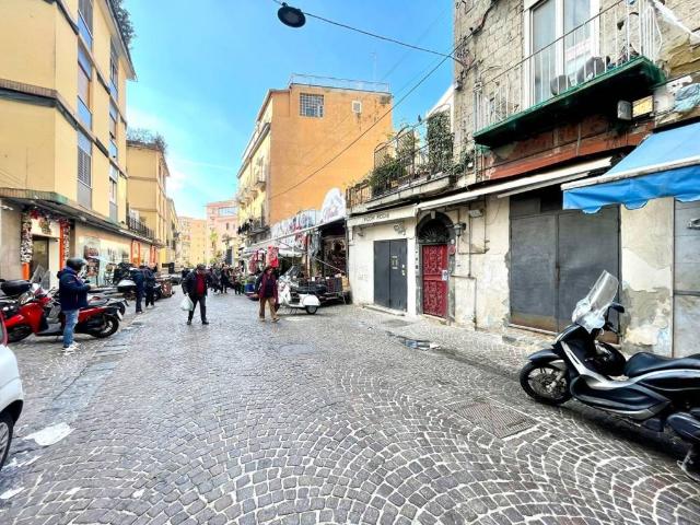 Locale Commerciale in vendita a Municipalità 5, Campania