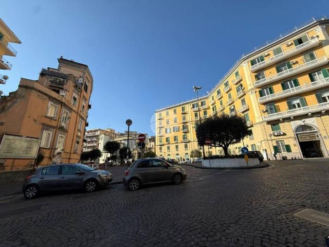 Locale Commerciale in vendita a Municipalità 2, Campania