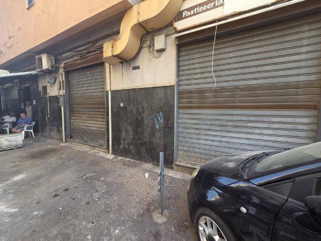 Locale Commerciale in vendita a Municipalità 6, Campania