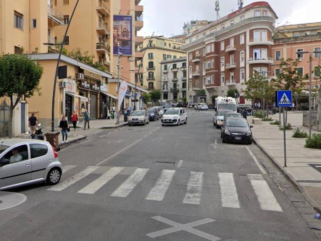 Locale Commerciale in vendita a Municipalità 5, Campania