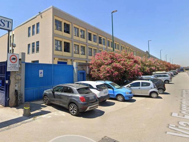 Locale Commerciale in vendita a Municipalità 6, San Giovanni A Teduccio
