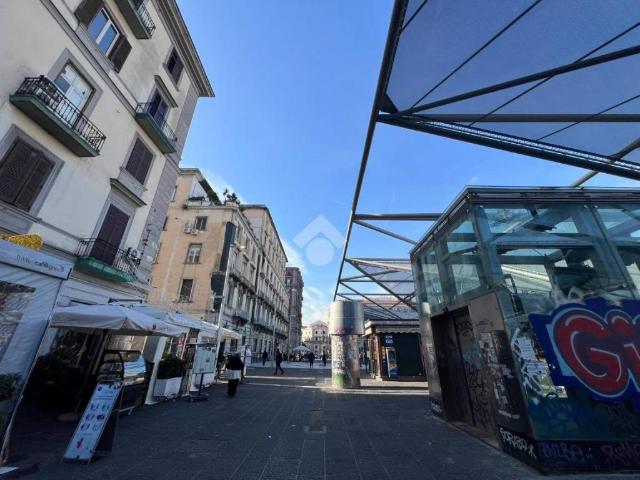 Locale Commerciale in vendita a Municipalità 2, Mercato