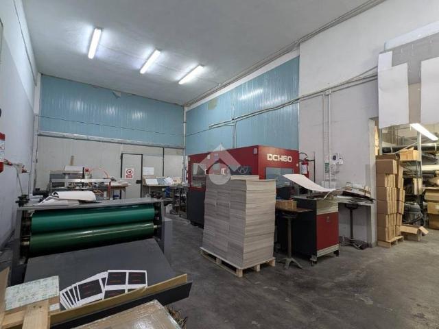 Locale Commerciale in vendita a Municipalità 7, Miano