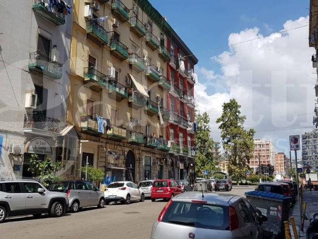Locale Commerciale in vendita a Municipalità 4, Campania