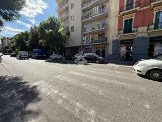 Locale Commerciale in vendita a Municipalità 7, Miano
