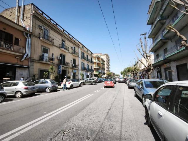Locale Commerciale in vendita a Municipalità 7, Miano