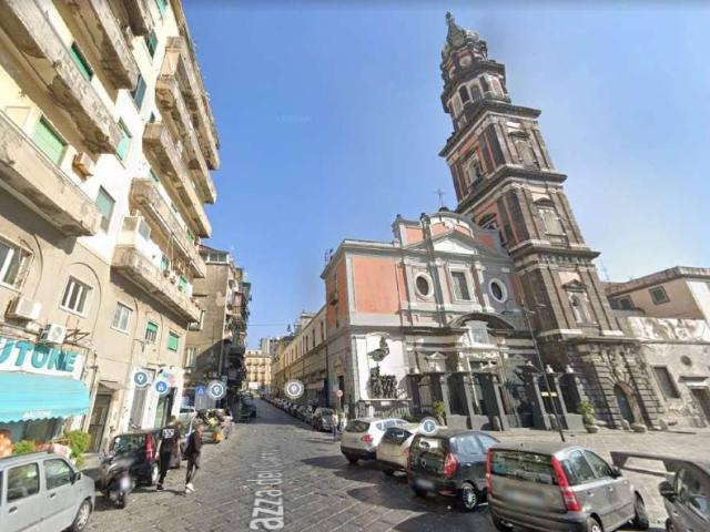 Locale Commerciale in vendita a Municipalità 2, Mercato