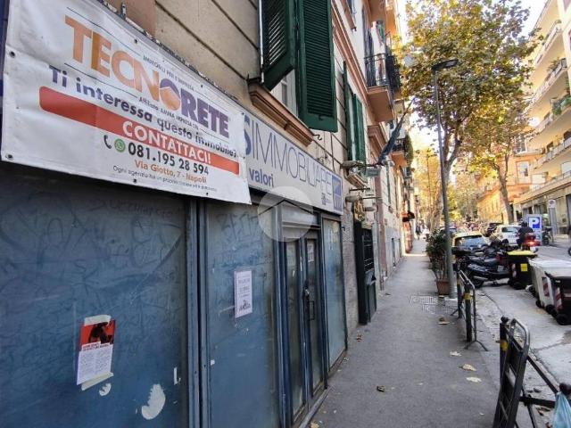 Locale Commerciale in vendita a Municipalità 5, Campania