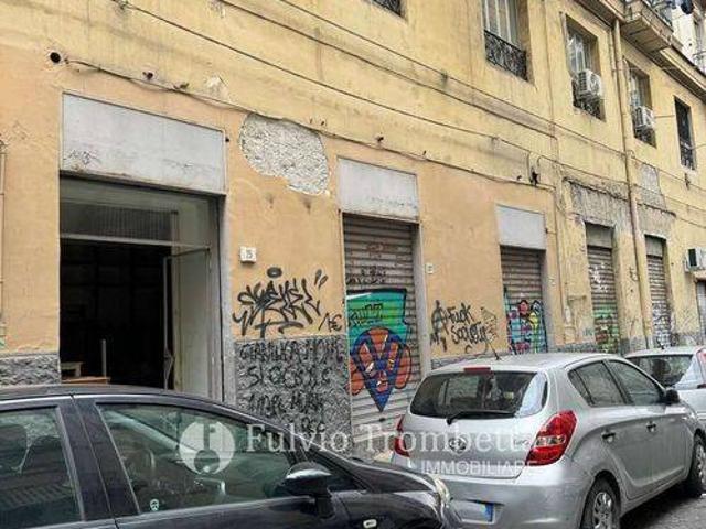 Locale Commerciale in vendita a Municipalità 2, Campania