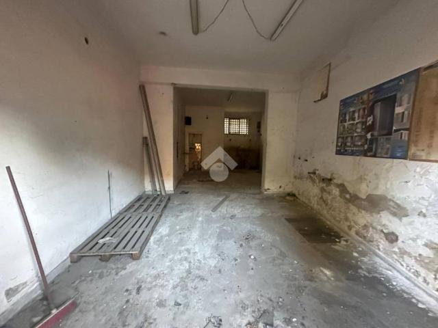 Locale Commerciale in vendita a Municipalità 7, Campania