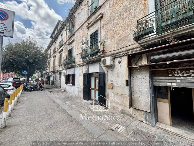 Locale Commerciale in vendita a Capodimonte, Napoli