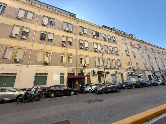 Locale Commerciale in vendita a Municipalità 6, San Giovanni A Teduccio