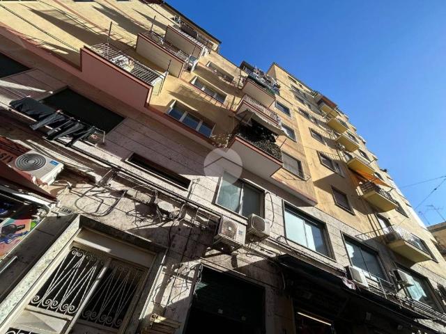Locale Commerciale in vendita a Municipalità 4, Campania