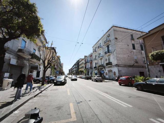 Locale Commerciale in vendita a Municipalità 7, Miano