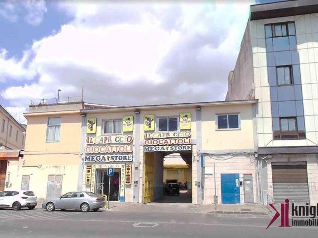 Locale Commerciale in vendita a Municipalità 4, Campania