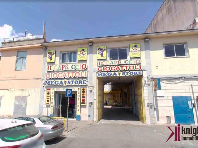 Locale Commerciale in vendita a Municipalità 4, Campania