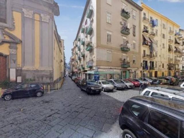 Locale Commerciale in vendita a Municipalità 2, Campania