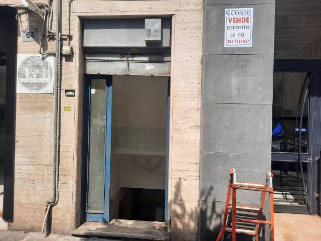 Locale Commerciale in vendita a Municipalità 5, Campania