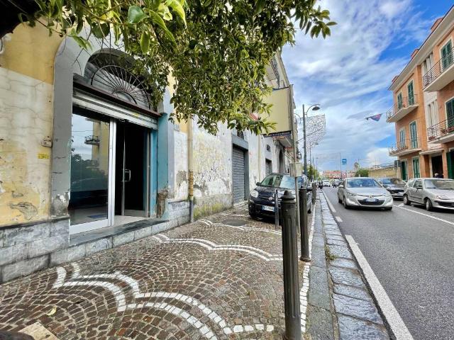 Locale Commerciale in vendita a Municipalità 6, Campania