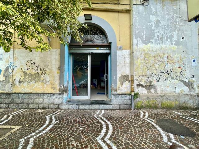 Locale Commerciale in vendita a Municipalità 6, Campania